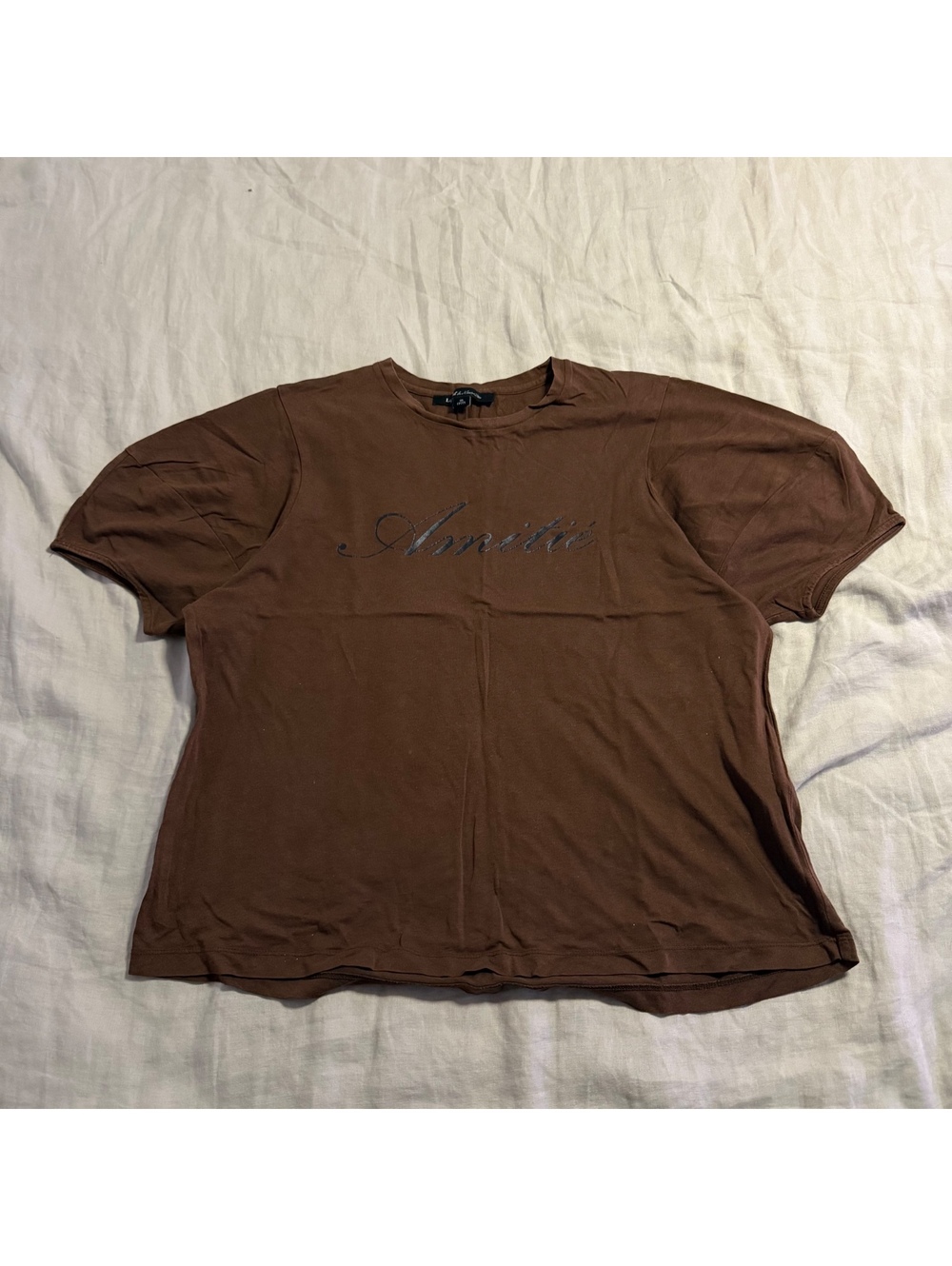 brown short sleeve t-shirt